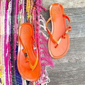 TORY BURCH orange and gold jelly bow flip flop thong sandals 7